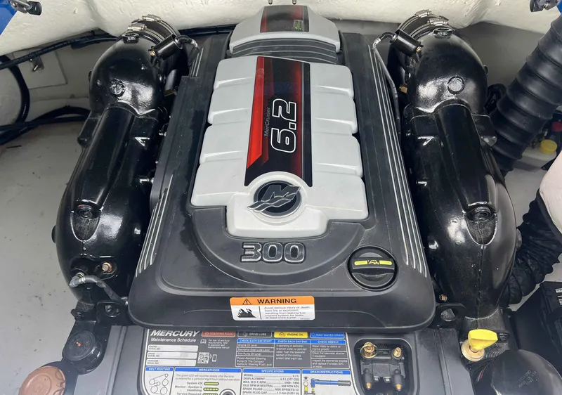 Slide: The Image of Glastron GX215 2021 - 17