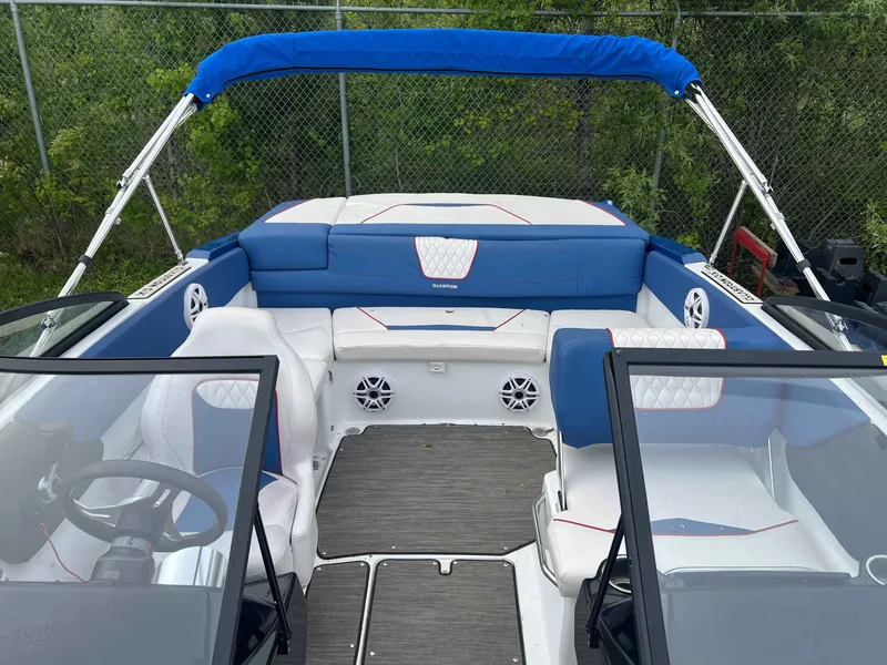 Slide: The Image of Glastron GX215 2021 - 6