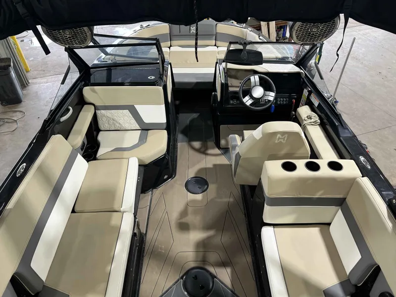 Slide: The Image of Heyday Wake Boats H22 2023 - 11