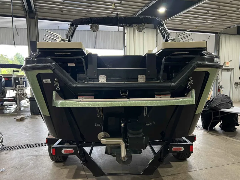 Slide: The Image of Heyday Wake Boats H22 2023 - 19