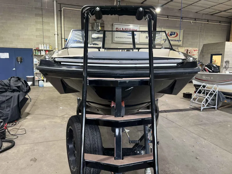 Slide: The Image of Heyday Wake Boats H22 2023 - 5