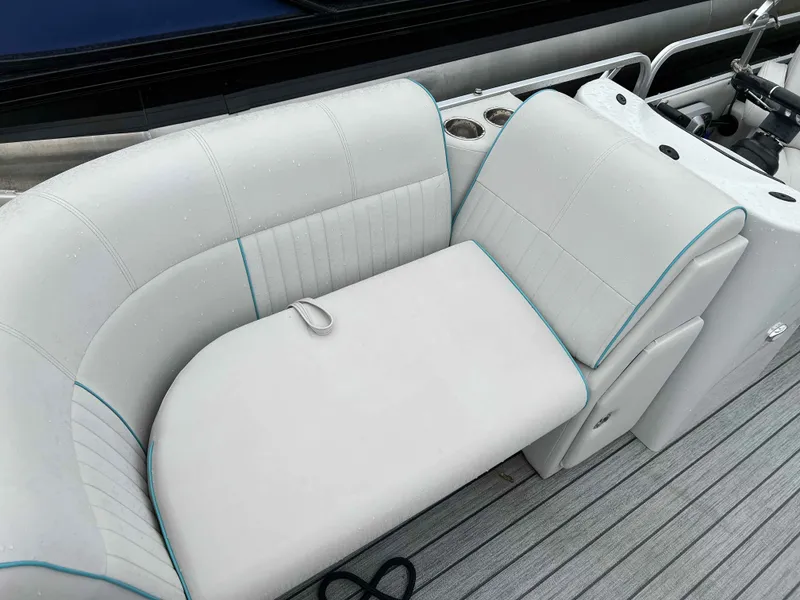 Slide: The Image of Apex 822LANAI DS/BAR 2019 - 3