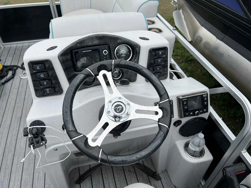 Slide: The Image of Apex 822LANAI DS/BAR 2019 - 6