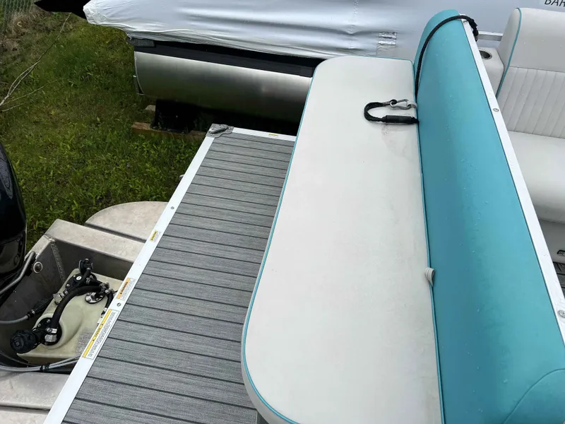 Slide: The Image of Apex 822LANAI DS/BAR 2019 - 9