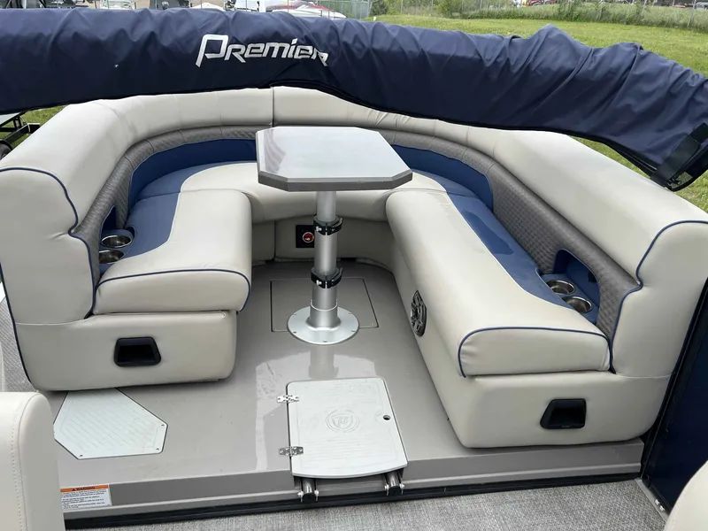 Slide: The Image of Premier 230 SOLARIS REV 2021 - 10