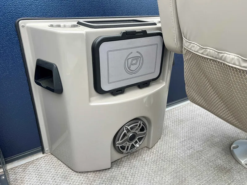 Slide: The Image of Premier 230 SOLARIS REV 2021 - 13