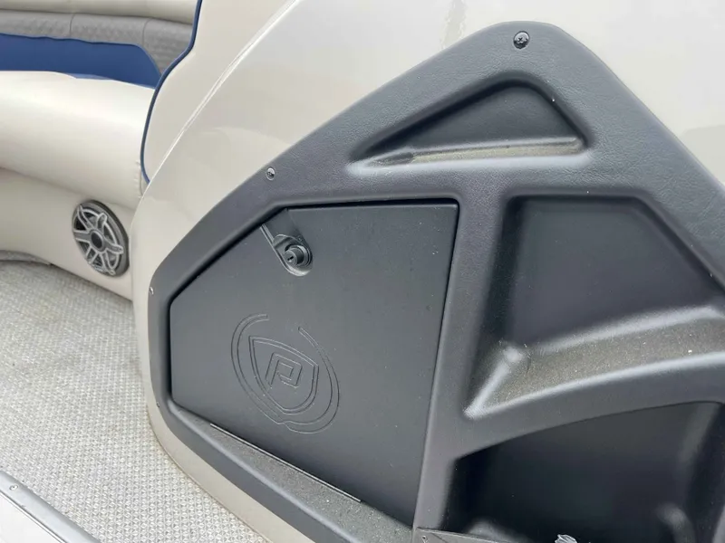 Slide: The Image of Premier 230 SOLARIS REV 2021 - 15