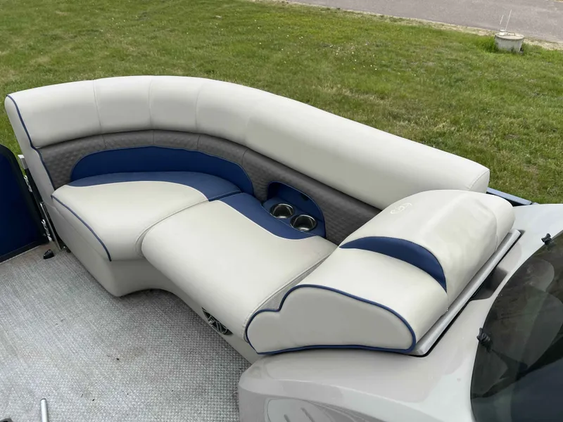 Slide: The Image of Premier 230 SOLARIS REV 2021 - 6