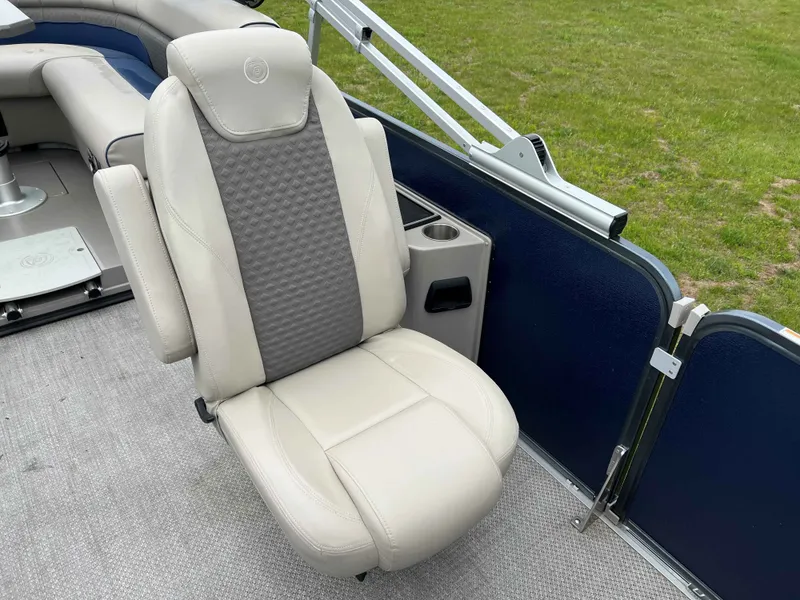 Slide: The Image of Premier 230 SOLARIS REV 2021 - 8