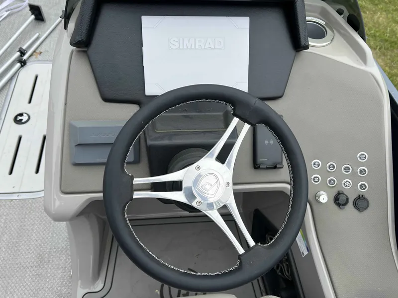 Slide: The Image of Premier 230 SOLARIS REV 2021 - 9