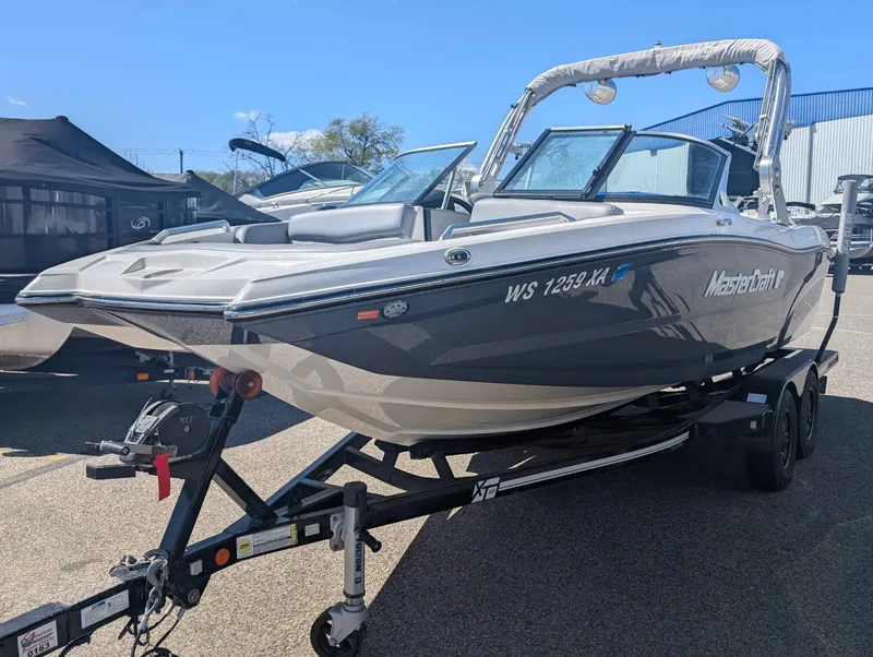 The Image of MasterCraft XT 20 2018 - 1