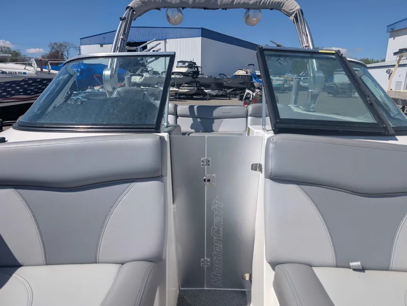 Slide: The Image of MasterCraft XT 20 2018 - 10