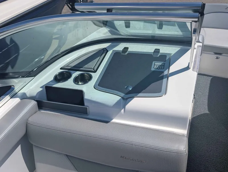 Slide: The Image of MasterCraft XT 20 2018 - 13