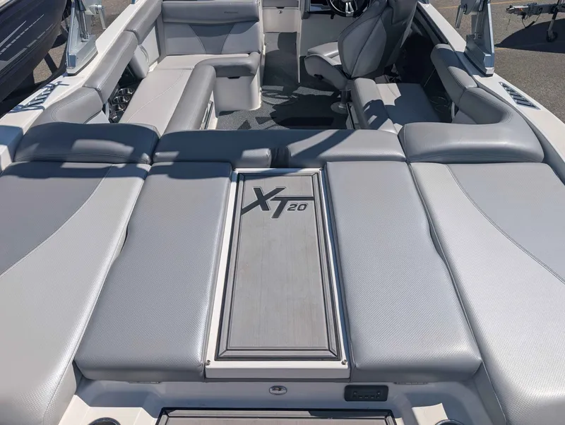 Slide: The Image of MasterCraft XT 20 2018 - 17