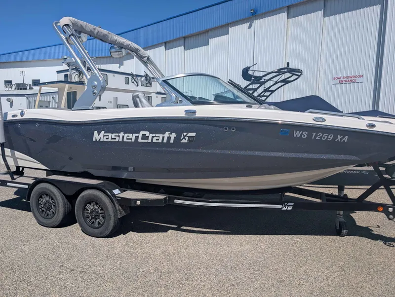 Slide: The Image of MasterCraft XT 20 2018 - 4