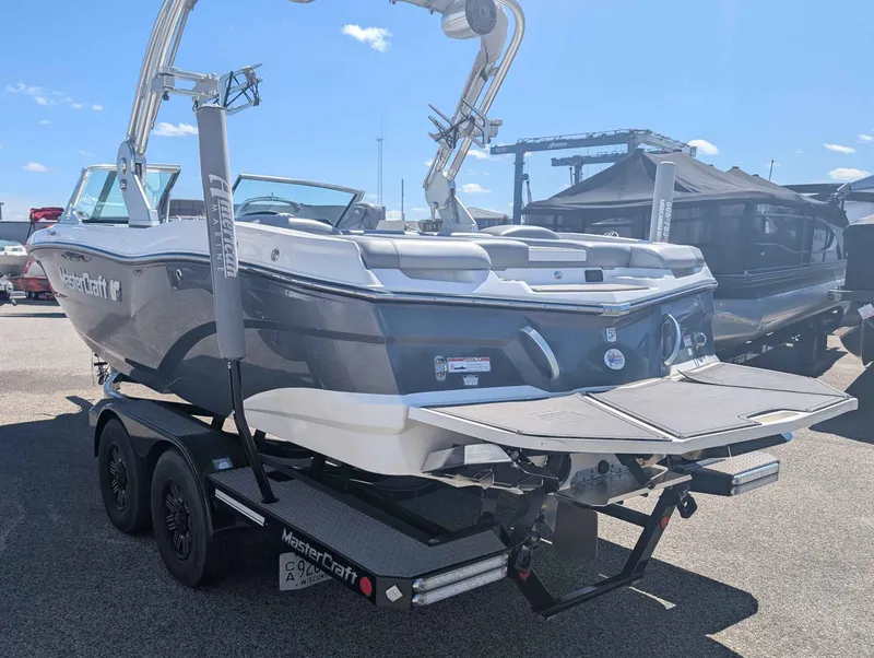 Slide: The Image of MasterCraft XT 20 2018 - 7