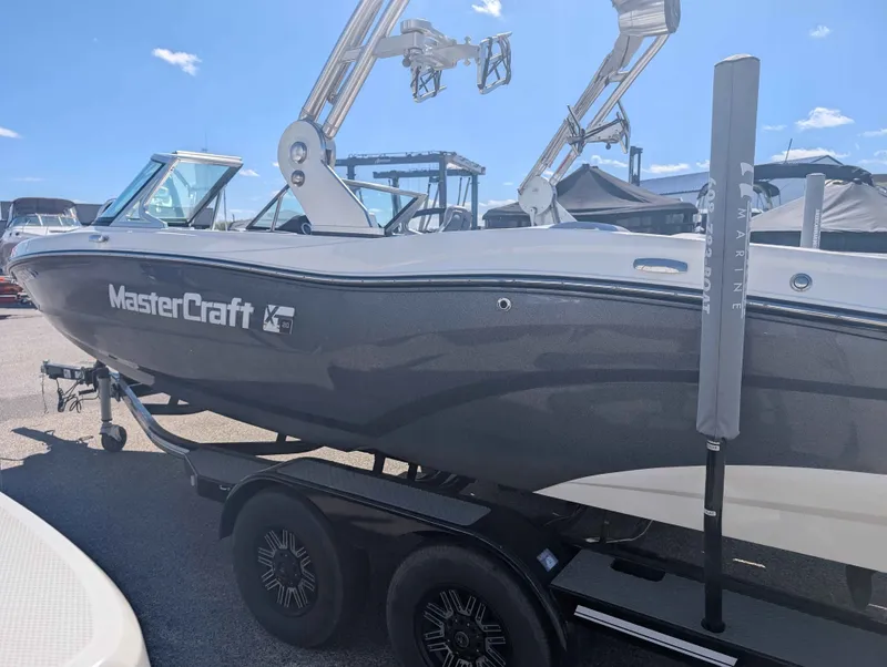 Slide: The Image of MasterCraft XT 20 2018 - 8