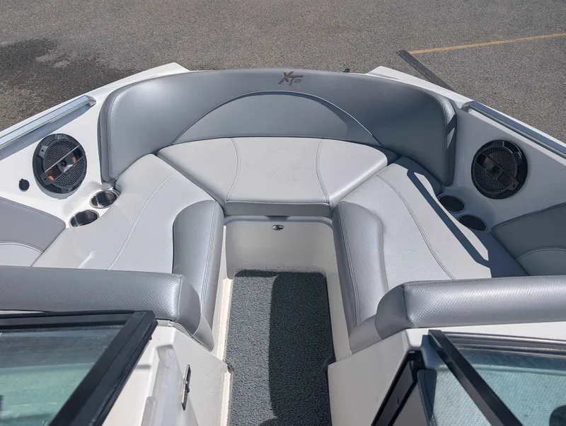 Slide: The Image of MasterCraft XT 20 2018 - 9