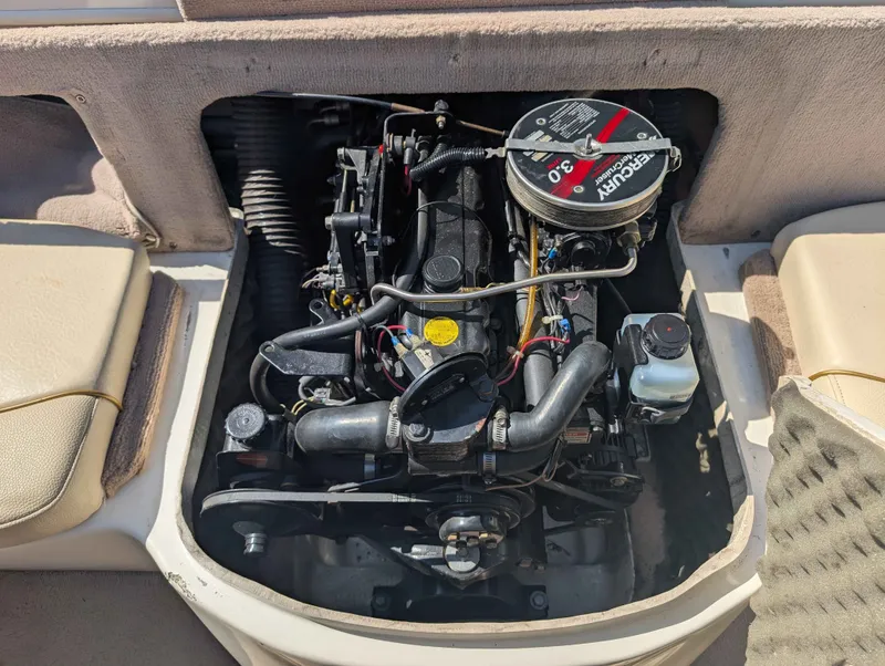 Slide: The Image of Sea Ray 180 Bow Rider 2000 - 15