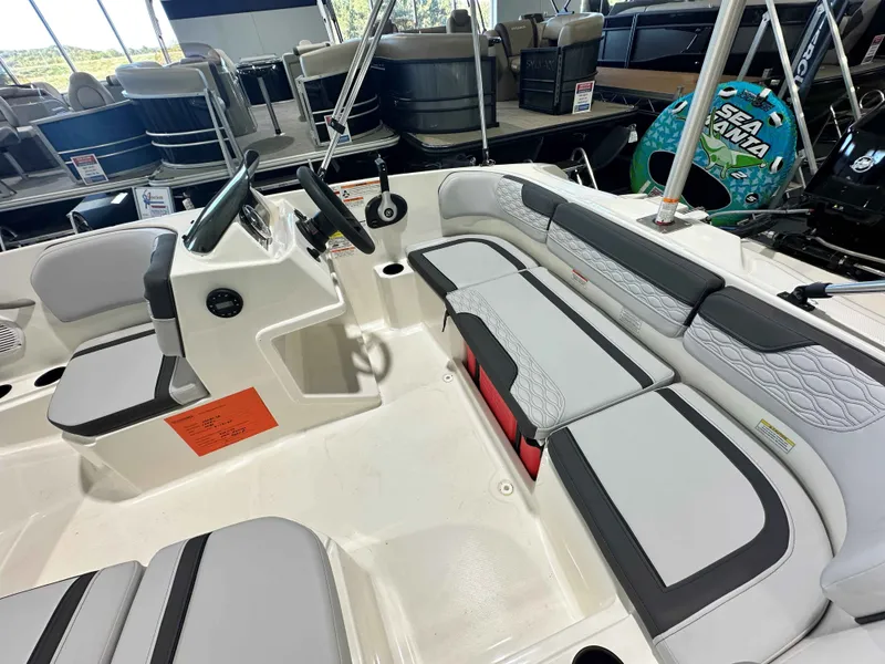 Slide: The Image of Bayliner Element E15 2025 - 7