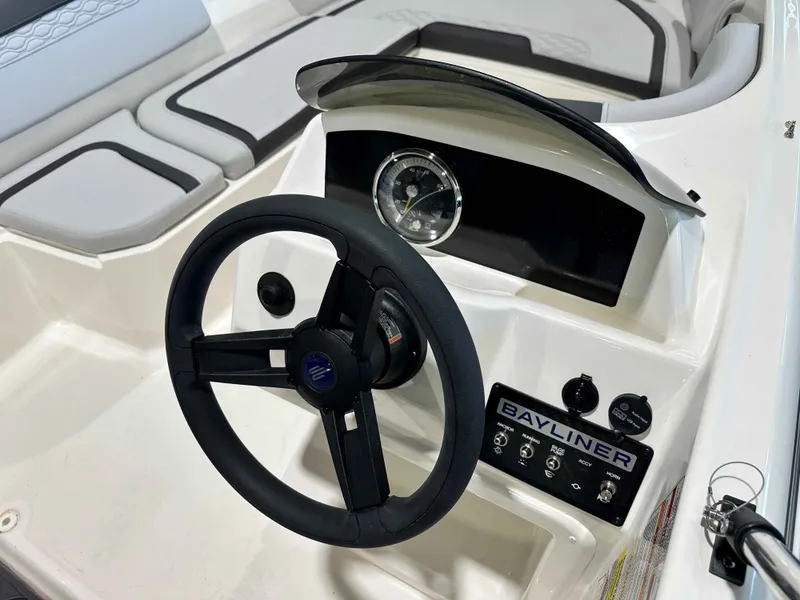 Slide: The Image of Bayliner Element E15 2025 - 8