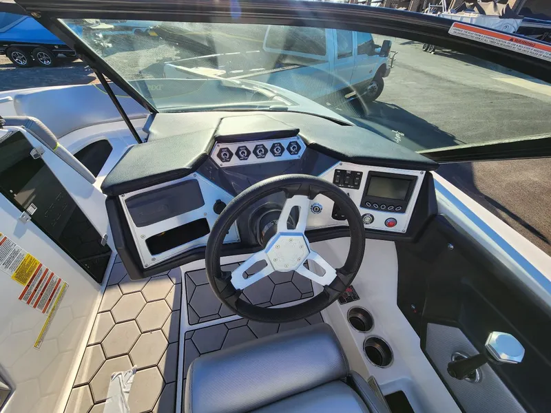 Slide: The Image of MasterCraft NXT22 2017 - 10