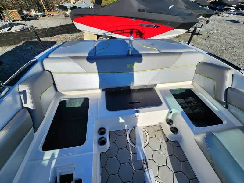 Slide: The Image of MasterCraft NXT22 2017 - 12