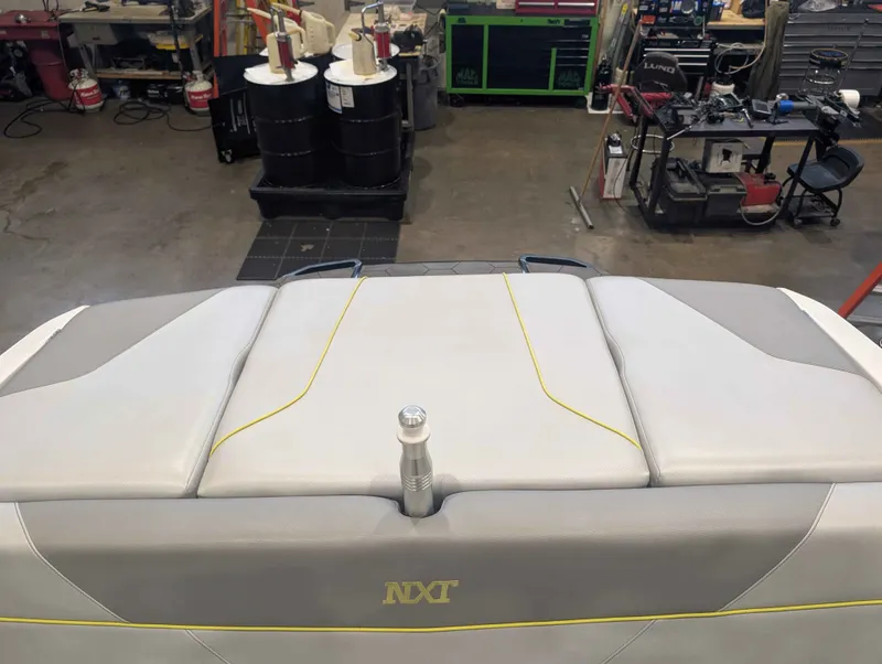 Slide: The Image of MasterCraft NXT22 2017 - 15