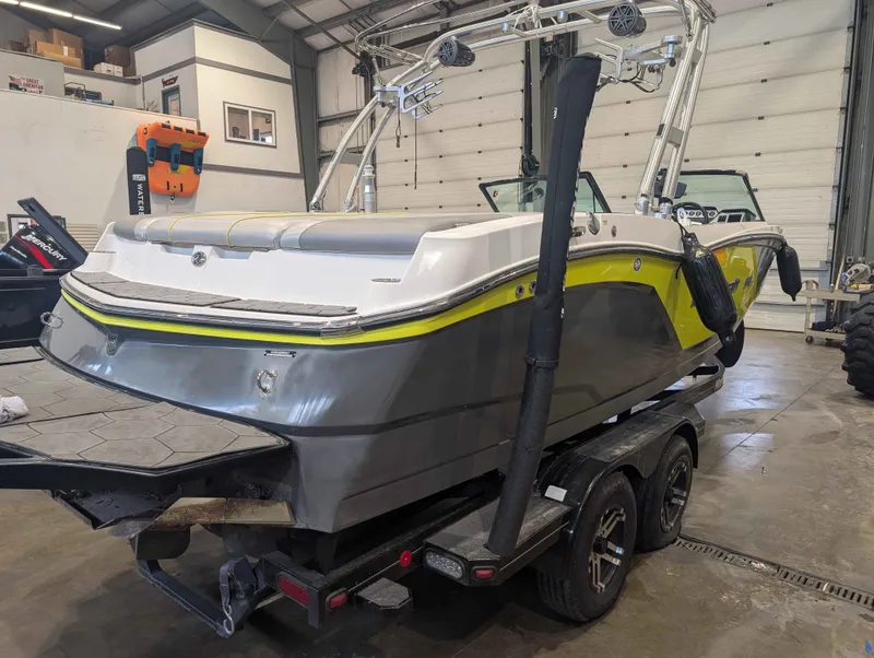 Slide: The Image of MasterCraft NXT22 2017 - 18