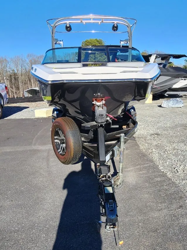 Slide: The Image of MasterCraft NXT22 2017 - 4