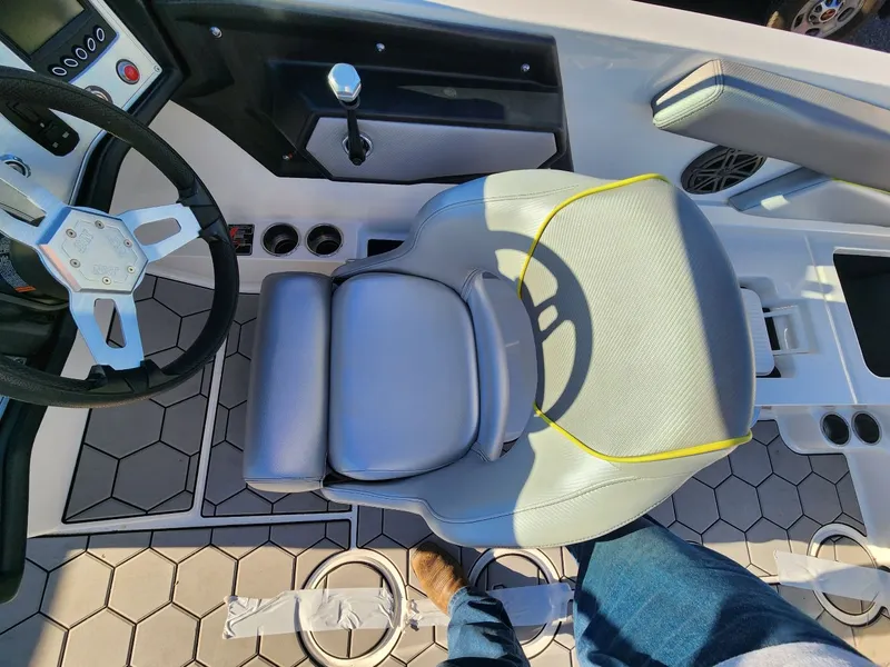 Slide: The Image of MasterCraft NXT22 2017 - 9