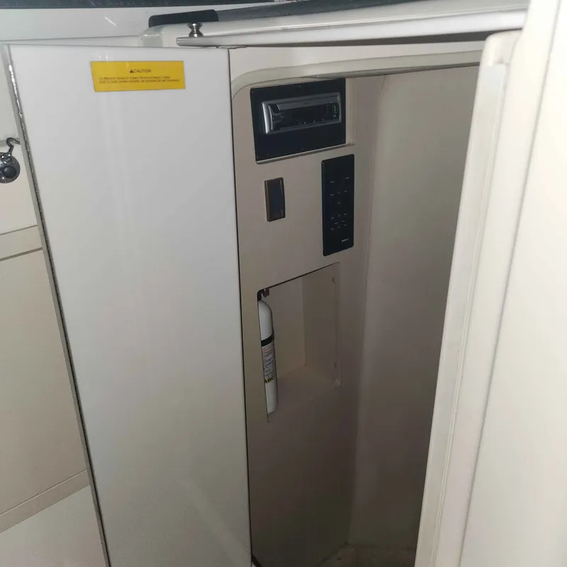 Slide: The Image of Cruisers Yachts 2870 1999 - 14