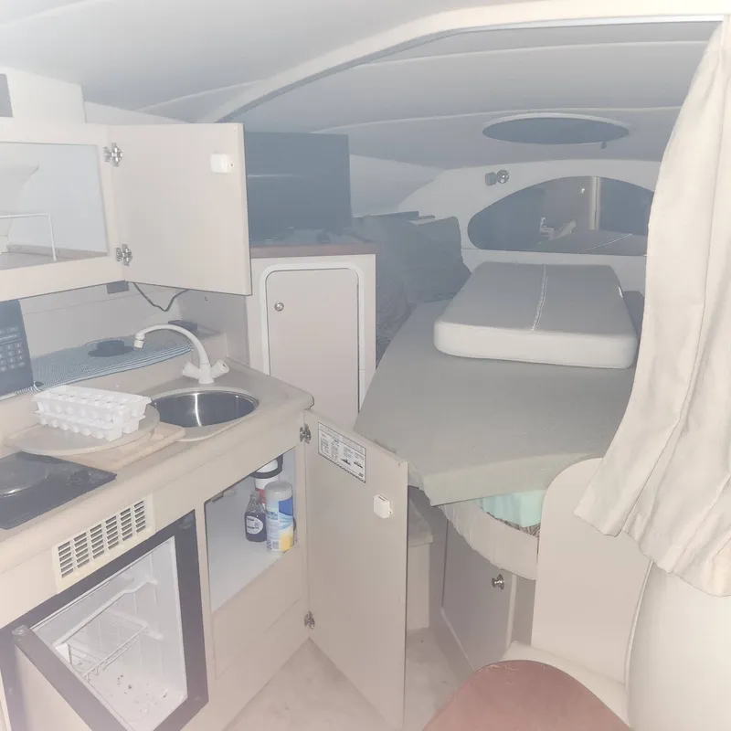 Slide: The Image of Cruisers Yachts 2870 1999 - 17