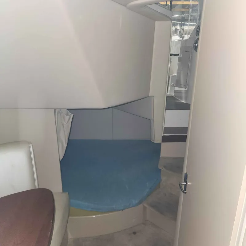 Slide: The Image of Cruisers Yachts 2870 1999 - 19