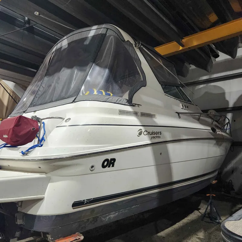 Slide: The Image of Cruisers Yachts 2870 1999 - 5