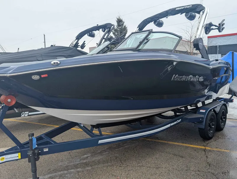 Slide: The Image of MasterCraft NXT21 2025 - 2