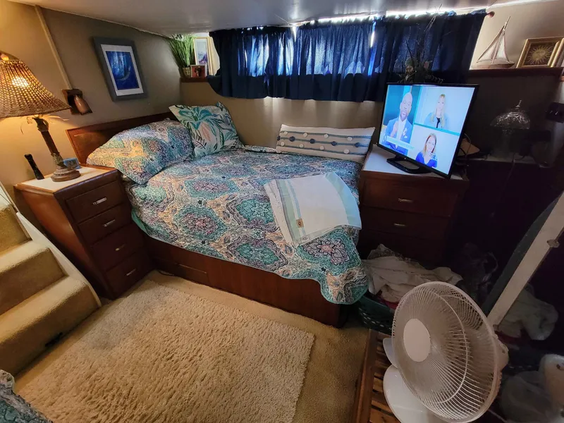 Slide: The Image of Chris-Craft 410 Commander 1977 - 15