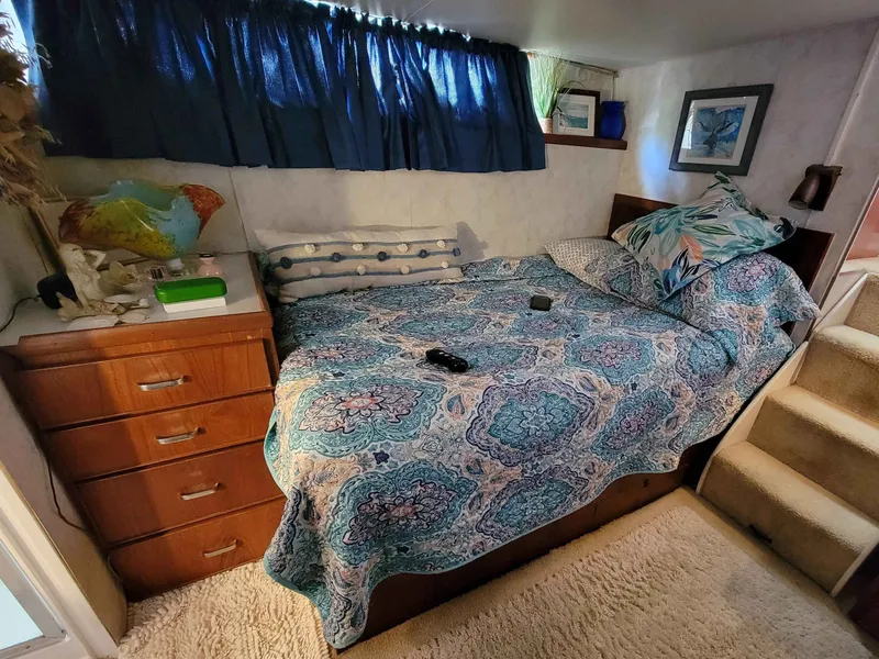 Slide: The Image of Chris-Craft 410 Commander 1977 - 16