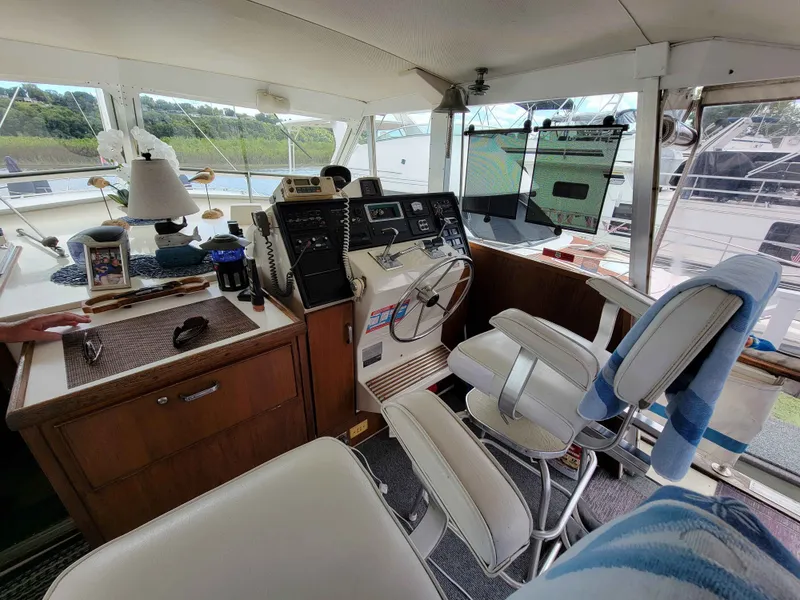 Slide: The Image of Chris-Craft 410 Commander 1977 - 8