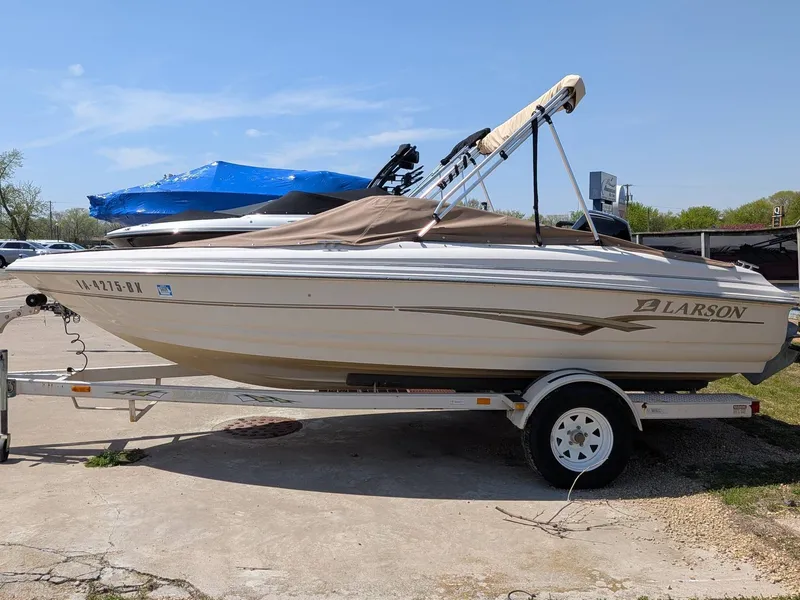 The Image of Larson 180 2001 - 1