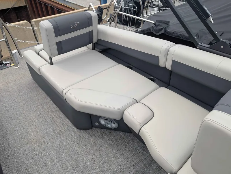 Slide: The Image of Barletta CABRIO C24M/TT 2025 - 15