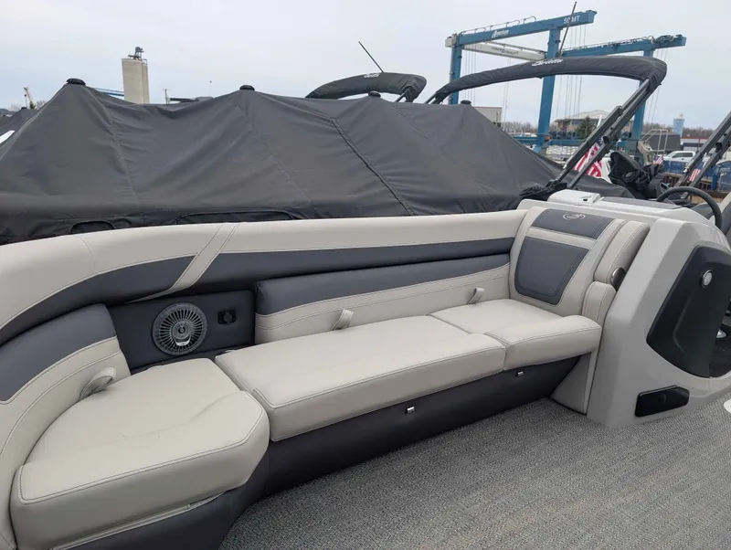 Slide: The Image of Barletta CABRIO C24M/TT 2025 - 8