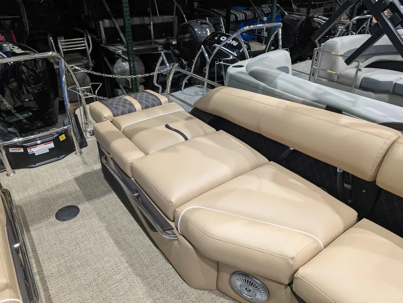 Slide: The Image of Barletta LUSSO L23M/TT 2025 - 10