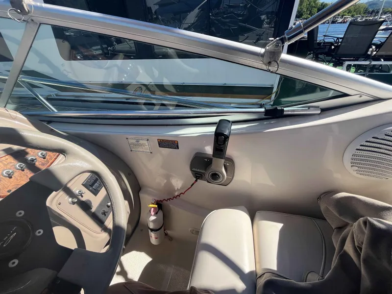 Slide: The Image of Maxum 2700 SCR 2001 - 12