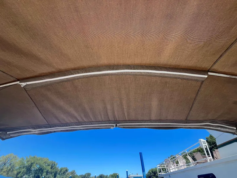 Slide: The Image of Maxum 2700 SCR 2001 - 17