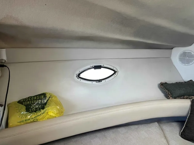 Slide: The Image of Maxum 2700 SCR 2001 - 31