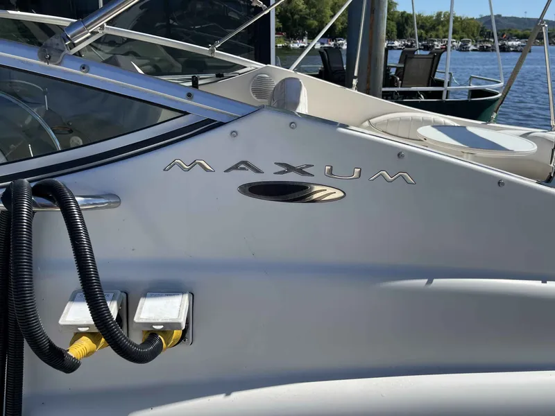 Slide: The Image of Maxum 2700 SCR 2001 - 38