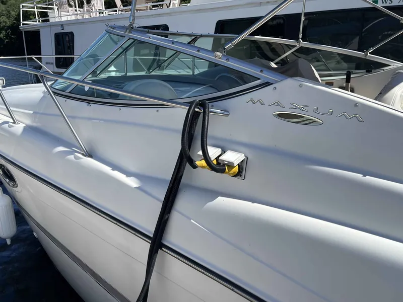 Slide: The Image of Maxum 2700 SCR 2001 - 39