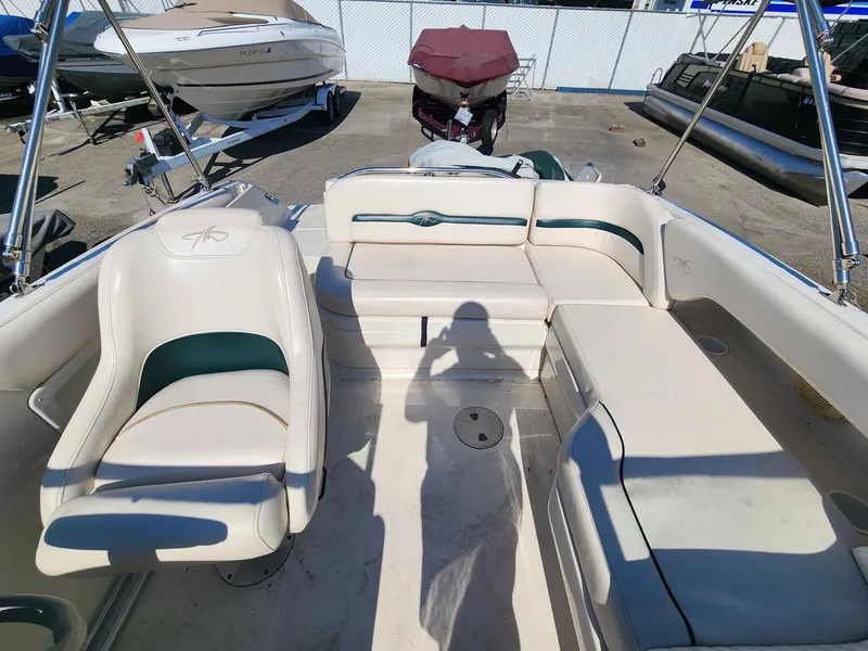 Slide: The Image of Monterey 220 EXPLORER SP 2000 - 11