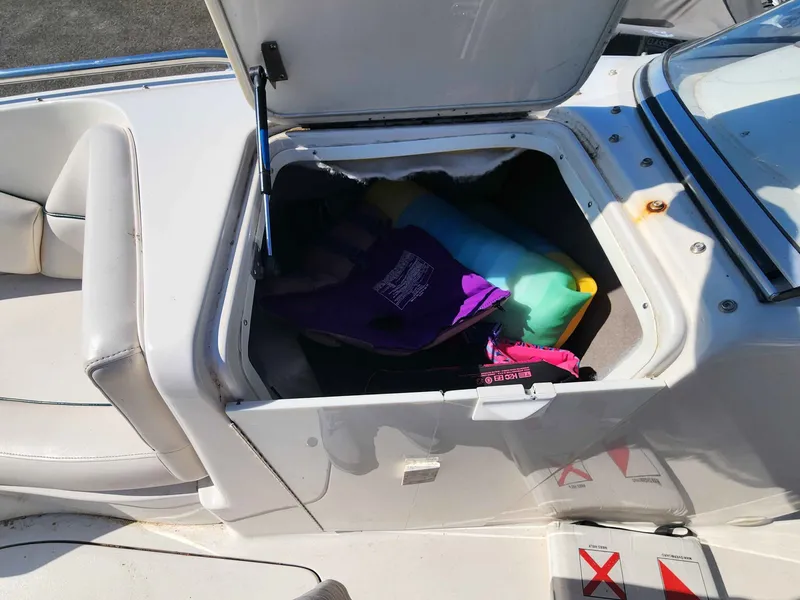 Slide: The Image of Monterey 220 EXPLORER SP 2000 - 15